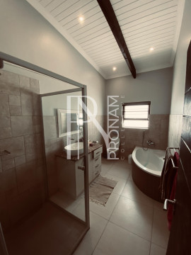 Bathroom for Bedroom 1+2