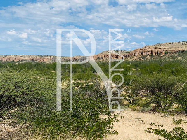 2340 Ha Farm - Modern Living, Scenic Views