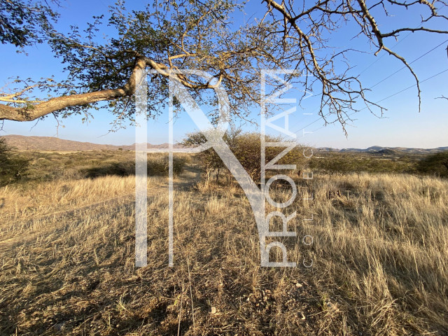Close to Windhoek but still endless nature