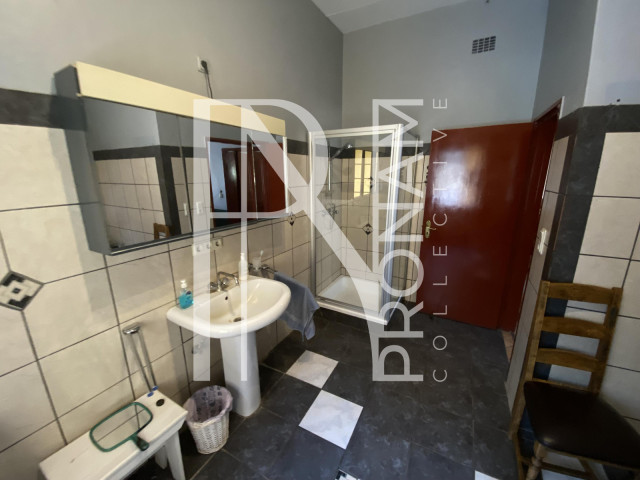 Main bath room