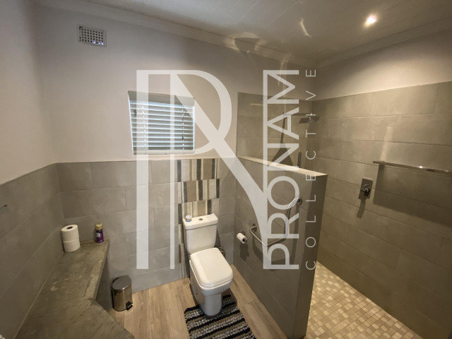 A western stylish bath room