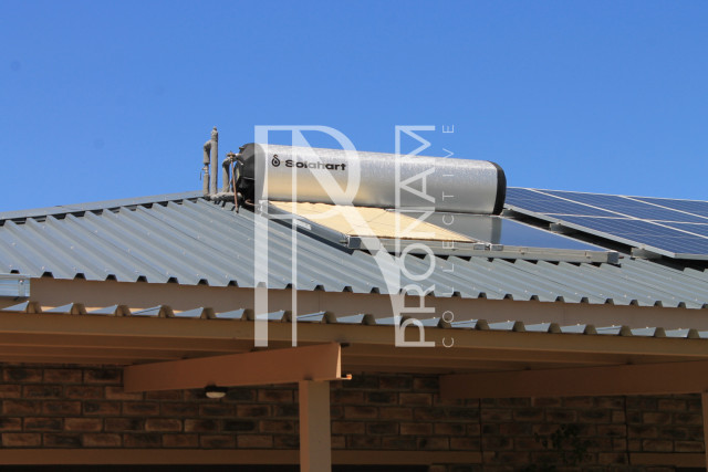 Hotwater comes from a Solarhart geyser... The best of the best