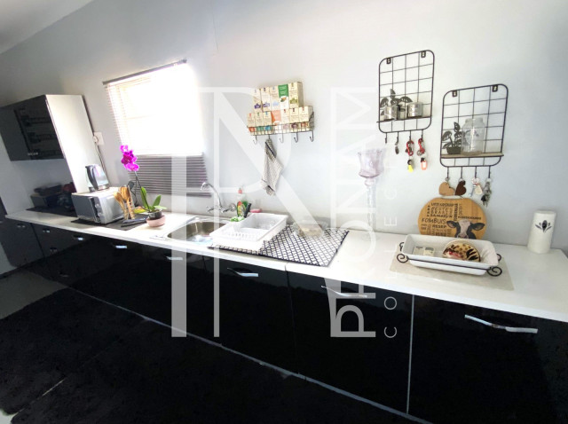 A lovely kitchen with ample of space