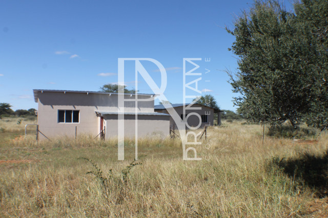 203 Ha Plot - with 2 Houses - ready to move in - Hochfeld area