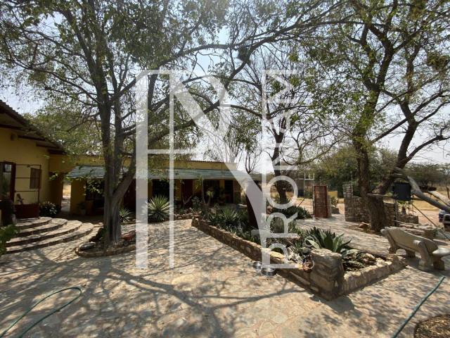 Main house with view to the seperate guest rooms