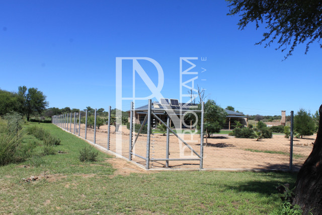 well fenced on a hight quality level also with beams..