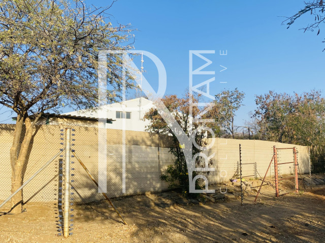 Well protected property surrounded ba electric fences and view protection